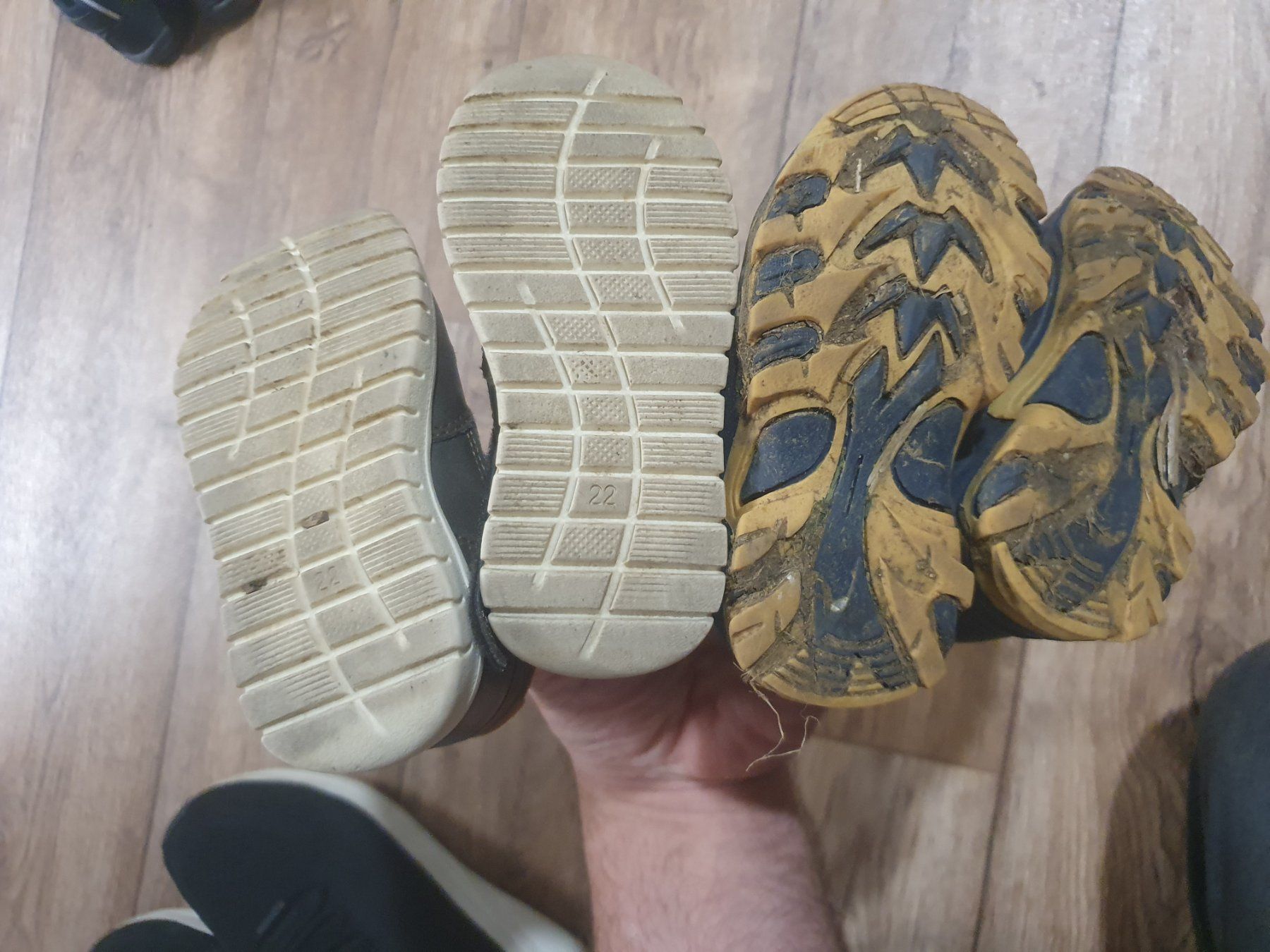 Schuhe für Jungen: Kinder Schuhe 2 Stück Schuhe 22 – Gebraucht aus Zürich von Alibaba1234 2