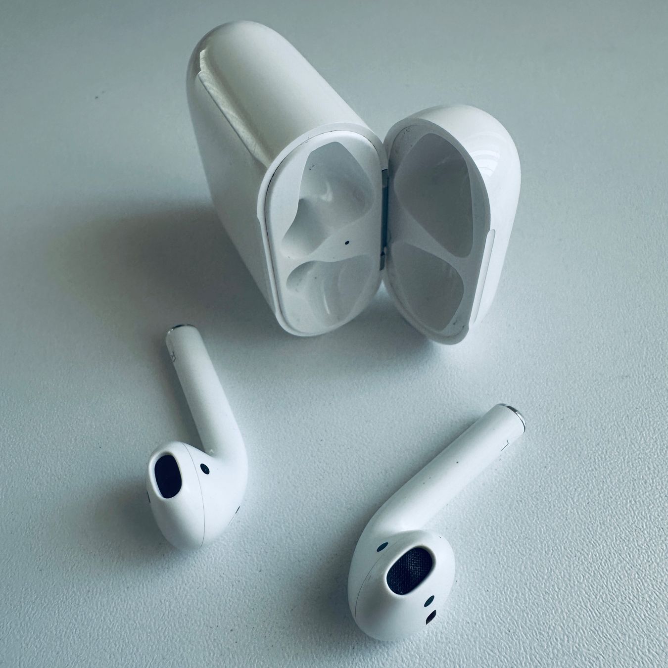 Apple Cuffie: Original Apple AirPods 2 Kopfhörer Wireless Lightning Kabel – Usato da Basel venduto da MY.AIRPODS.SHOP 2