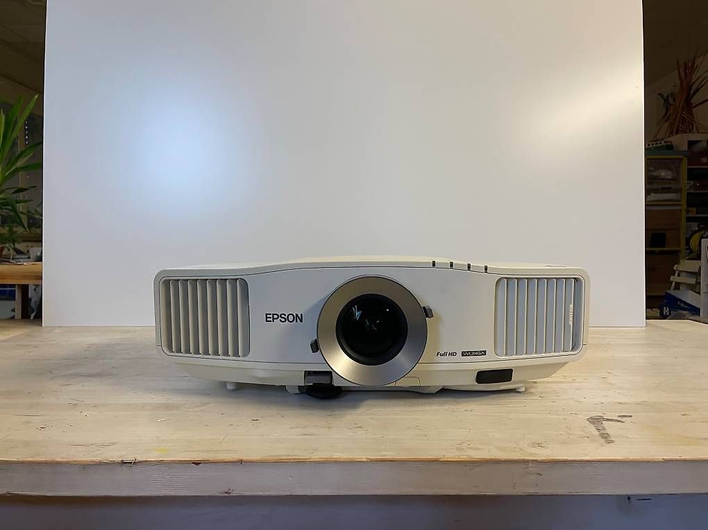 Epson Vidéoprojecteurs: Epson EB-G5750WU Installationsbeamer  448 h  450 CHF VB – D'occasion à Allschwil par joe_gql9