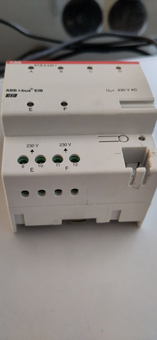 ABB Componenti elettronici: Knx binär – Usato da Rueun venduto da Ktrr 1