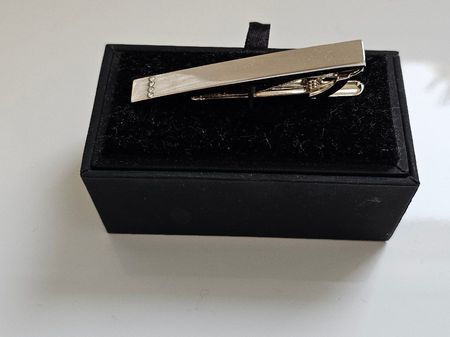 Krawattennadel neu und originalverpackt in Geschenksbox