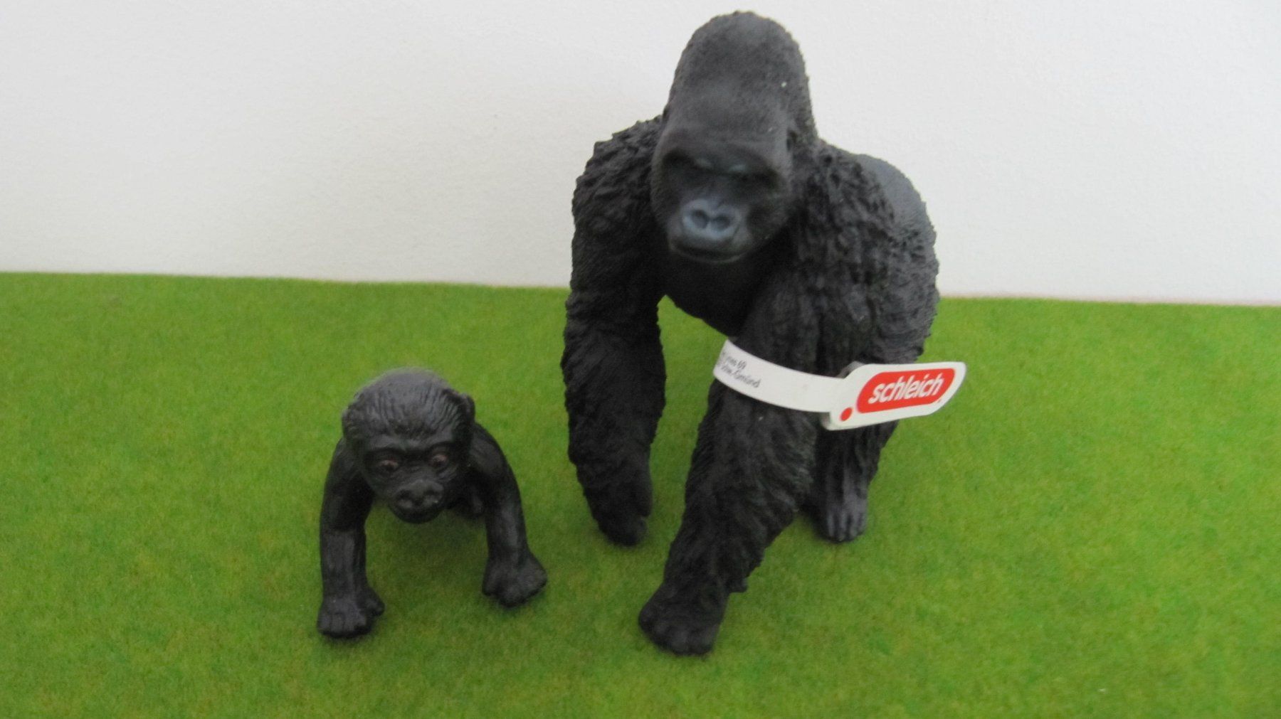 Schleich Giocattoli: Schleich Gorilla mit Baby – Usato da Brunnen venduto da Kiwiland1