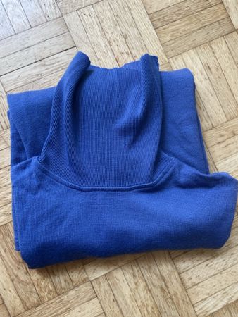 Schöner Rollkragenpullover in blau