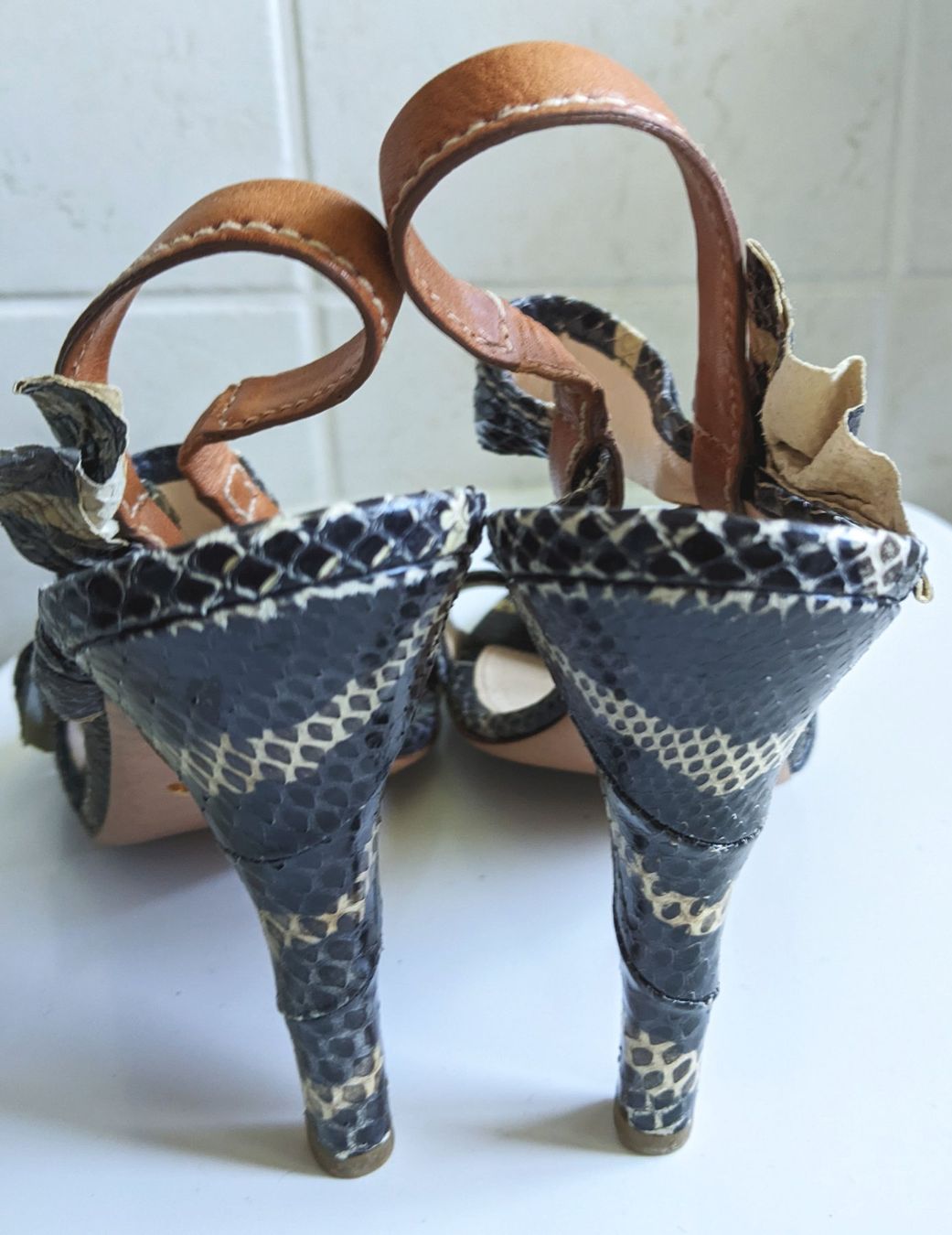 Prada Scarpe da donna: PRADA : Sandales en serpent bicolore 39.5 – Nuovo (secondo la descrizione) da Petit-Lancy venduto da lilycerise 4