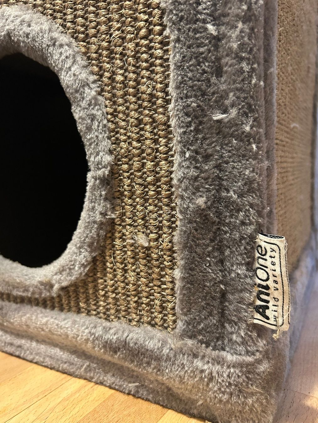 Tiragraffi: Katzenbaum/-turm flauschig grau – Usato da Aarau venduto da Maclovio 3