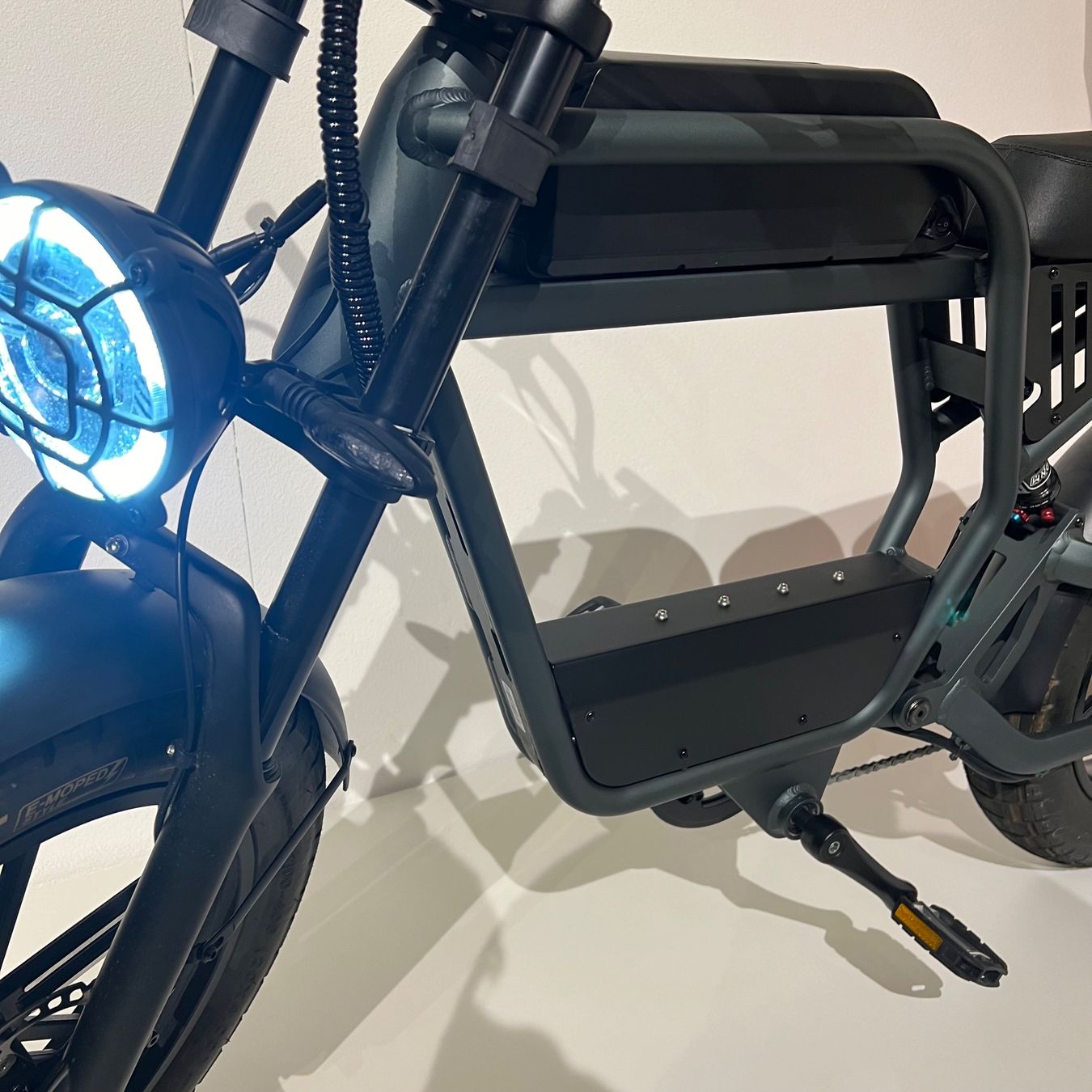 Mofas: Elektro Scooter / Roller - 35 Km/h – Neu (gemäss Beschreibung) aus Ebmatingen von  4