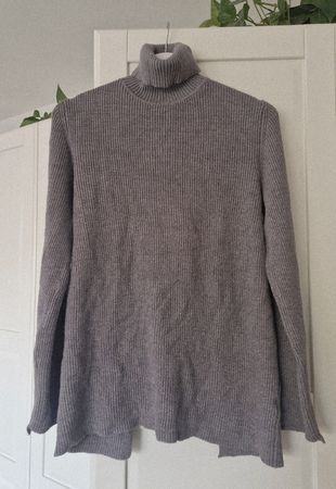 Rollkragenpullover mit Rückenausschnitt, Fashionnova, Gr. S