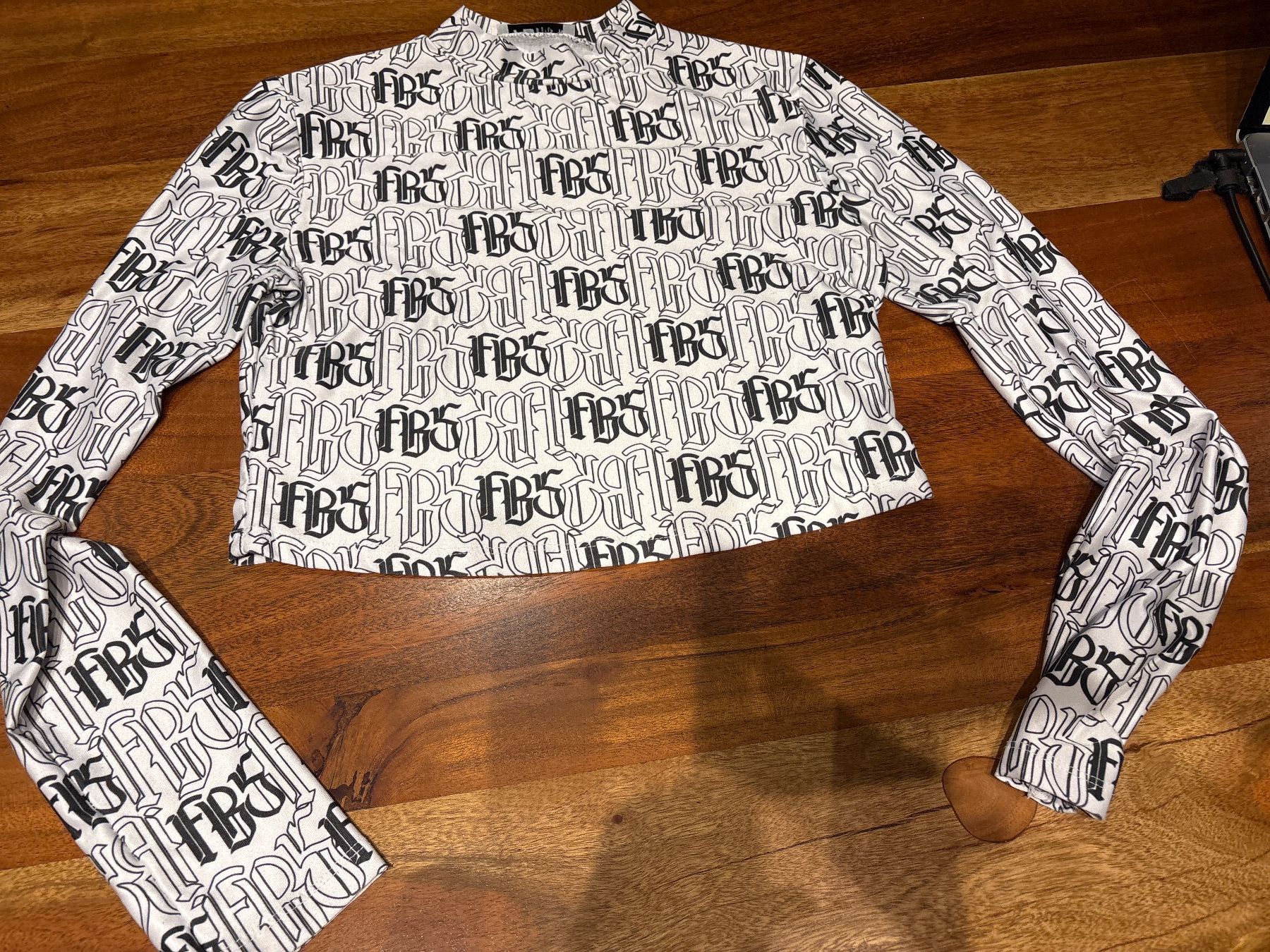Pullover & Sweatshirts: FB5 Oberteil, Grösse M, Top Zustand, Herbst – Gebraucht aus Andwil SG von schmei