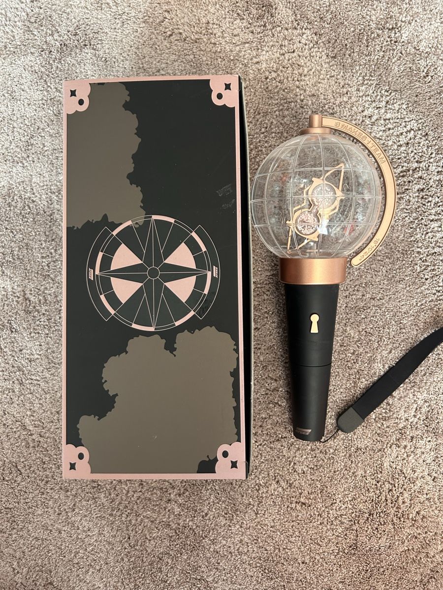 CDs: ATEEZ Lightstick Ver. 1 – Gebraucht aus Winterthur von Panterro