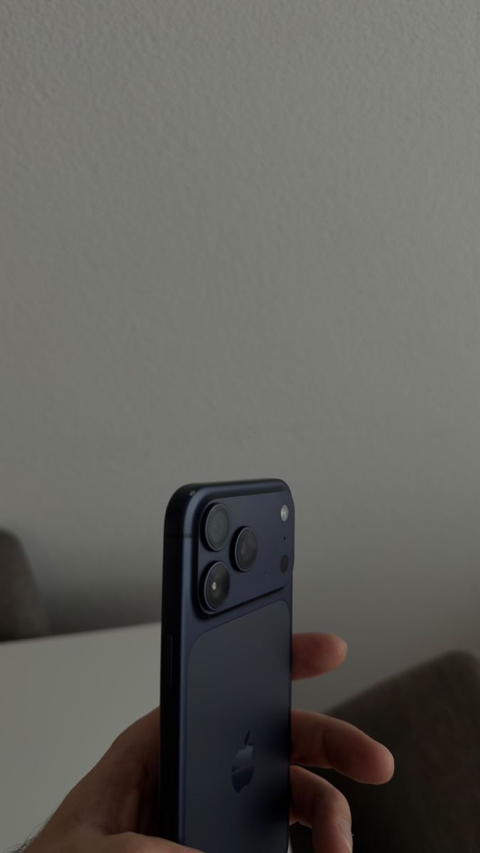 Apple Portables: Iphone 17 pro Max 256 Deep Blue – D'occasion à Oetwil am See par sab_66lg 1