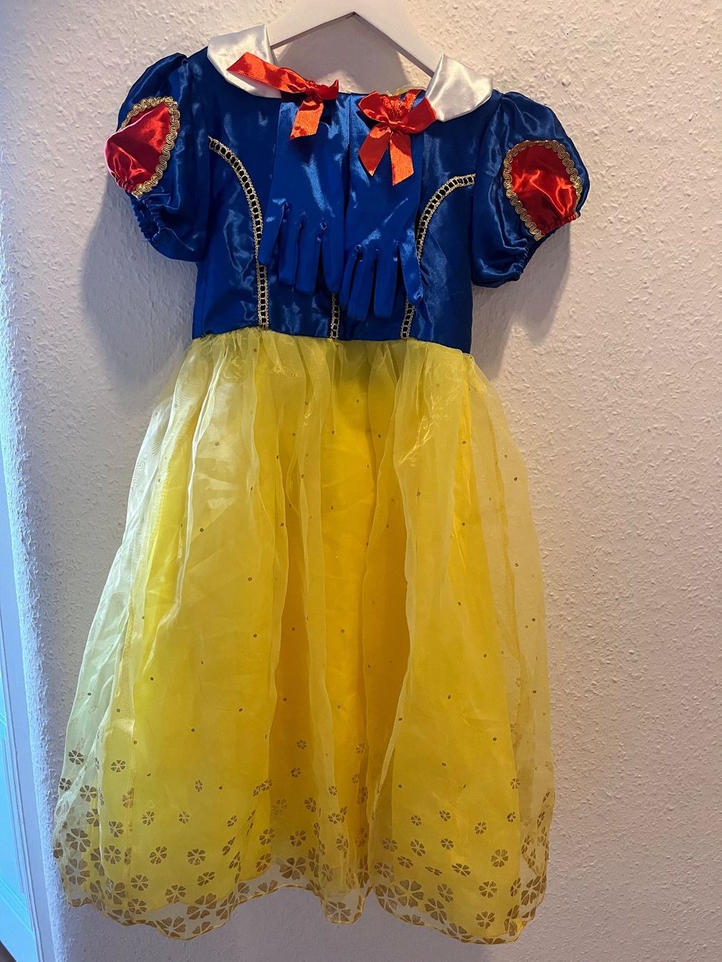 Completi: Snow White costume 120cm – Usato da Genève venduto da dmt_y25y