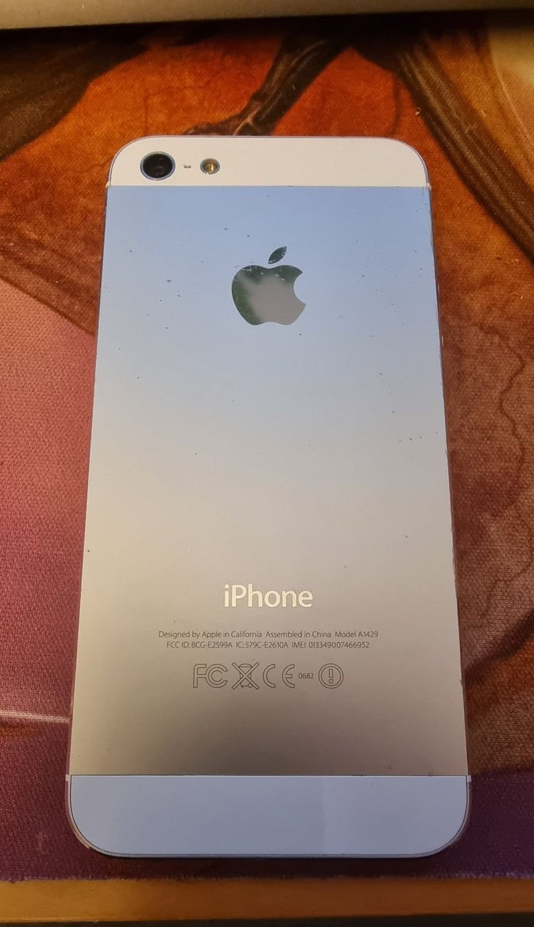 Apple Telefoni cellulari / Smartphones: iPhone 5 - 16GB - weiss/silber - Model A1429 – Usato da Regensberg venduto da youngt92 2