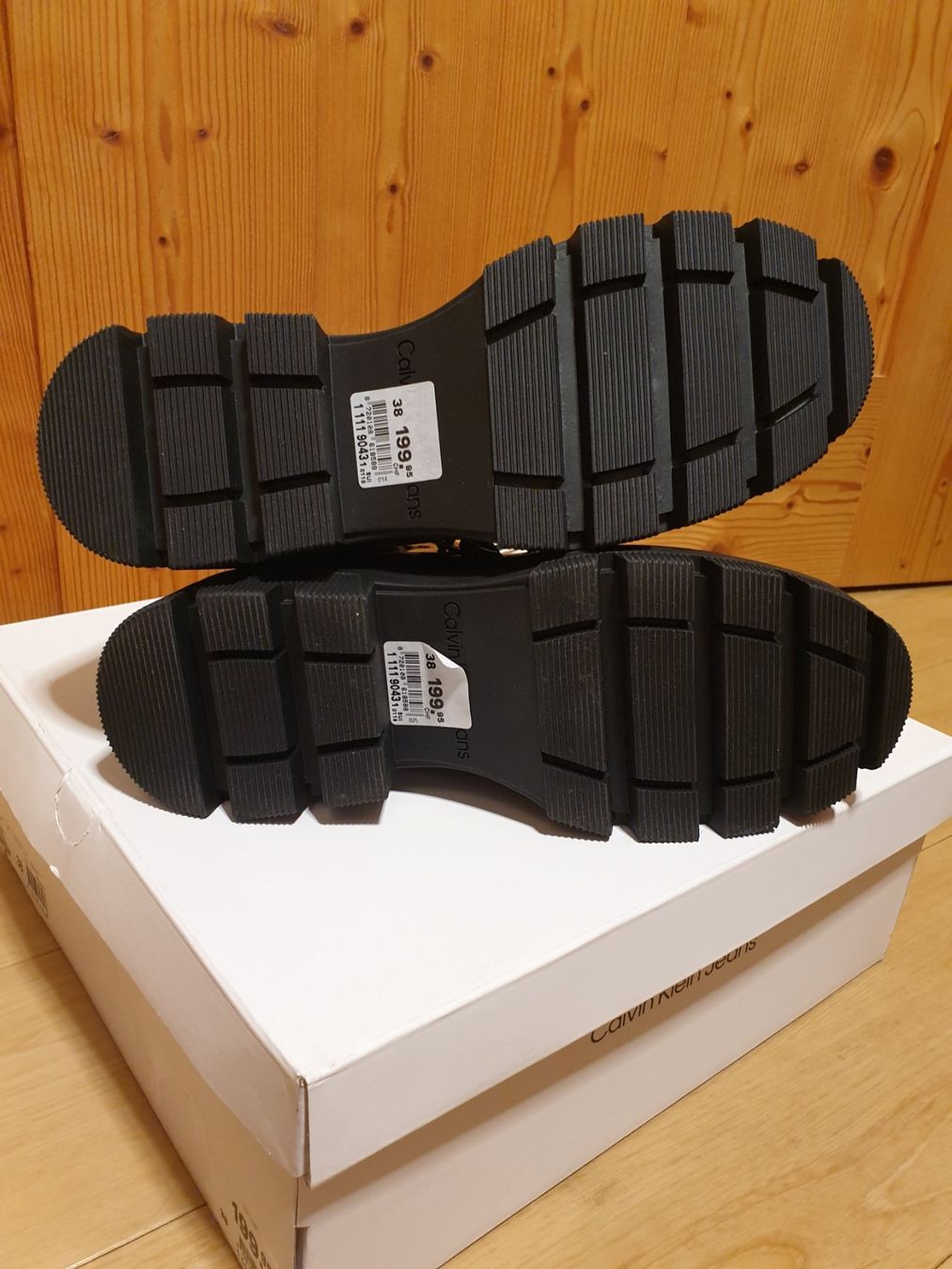 Calvin Klein Scarpe da donna: Calvin Klein Chunky Combat Boot Gr. 38 Botte d'hiver – Nuovo (secondo la descrizione) da Val D Illiez venduto da SnowRoof 5