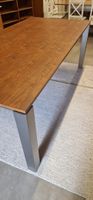 Moderner Esstisch mit Metallbeinen.Top Zustand! Furnier MDF