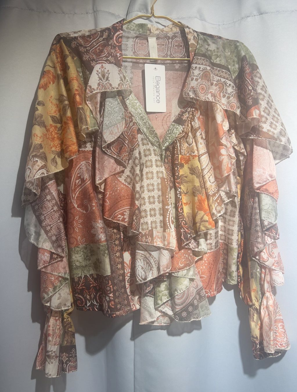 Chemisiers: Volant-Bluse im angesagten Patchworkstyle – Neuf avec emballage d'origine à Zürich par Naebeli