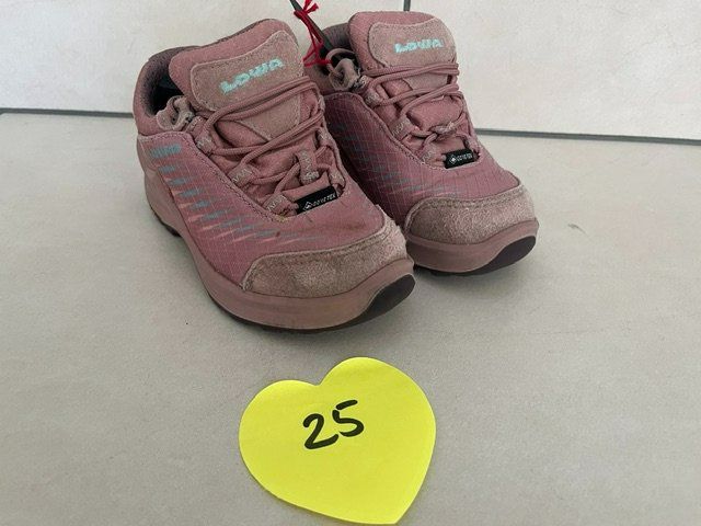 Lowa Chaussures filles: Lowa Trekkingschuh Grösse 25 – D'occasion à Mollis par NiciJu83