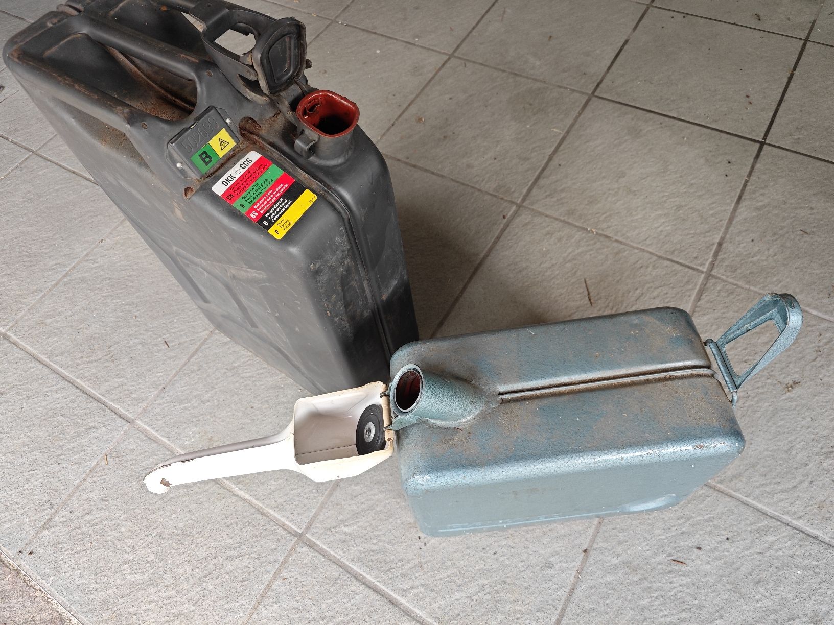 Schweizer Armee Taniche per benzina: Benzinkanister 2 Stück – Usato da Gebenstorf venduto da Salvisberg