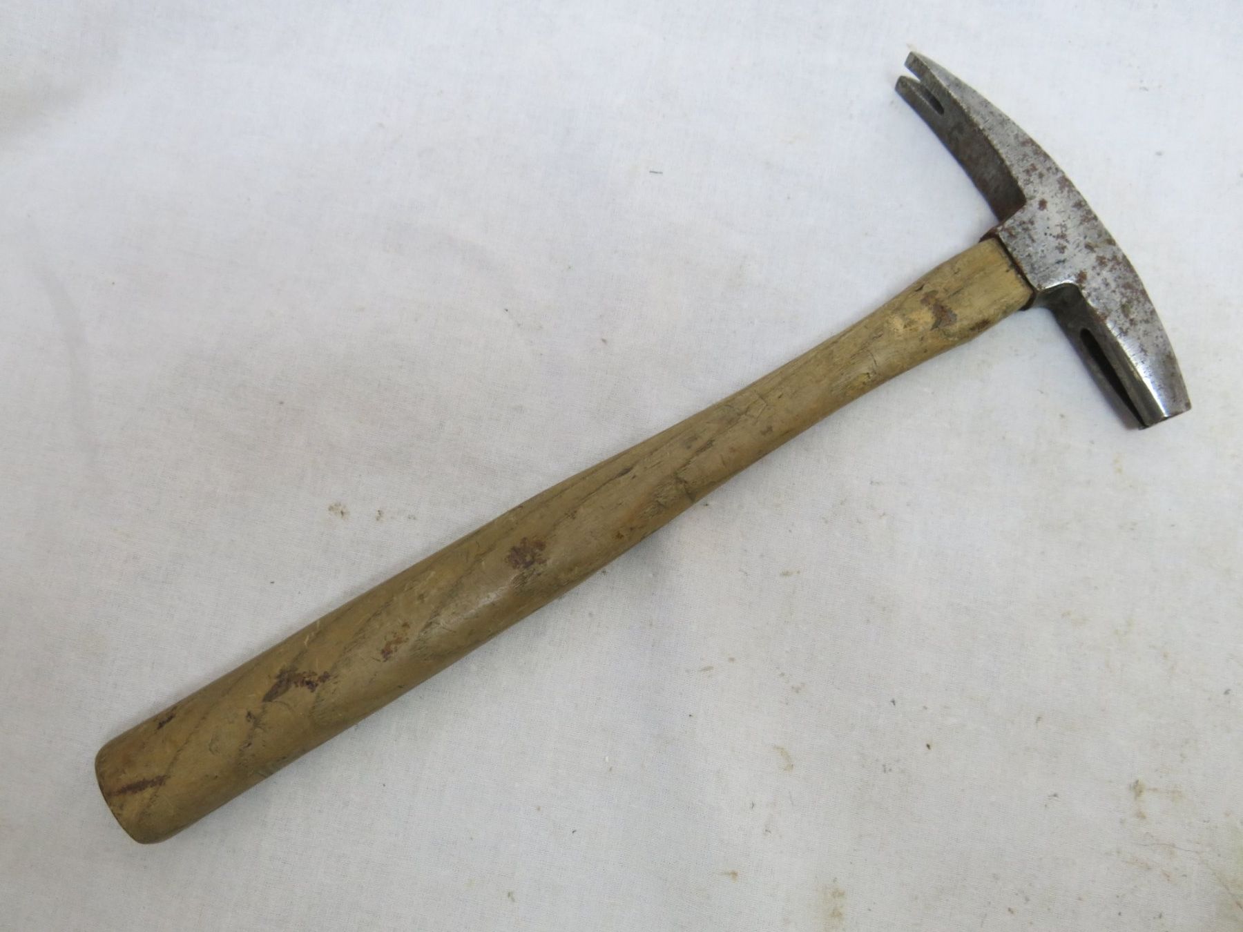 Alle Werkzeuge: Fund Alt Patina Polsterer-Hammer Magnetisch – Gebraucht aus Buchs ZH von Ste1727