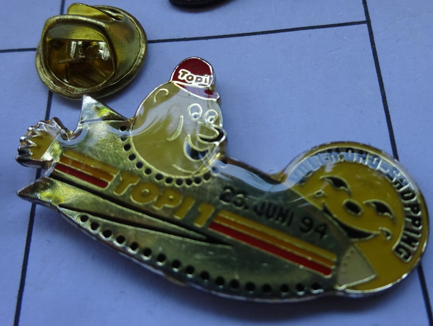 Plaketten & Abzeichen: Pin TOPI  Vollmond Snopping – Gebraucht aus Utzenstorf von BUtter81