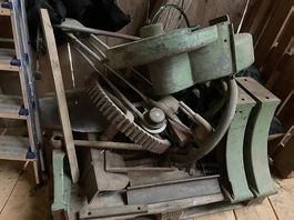Papierschneidmaschine, zerlegt