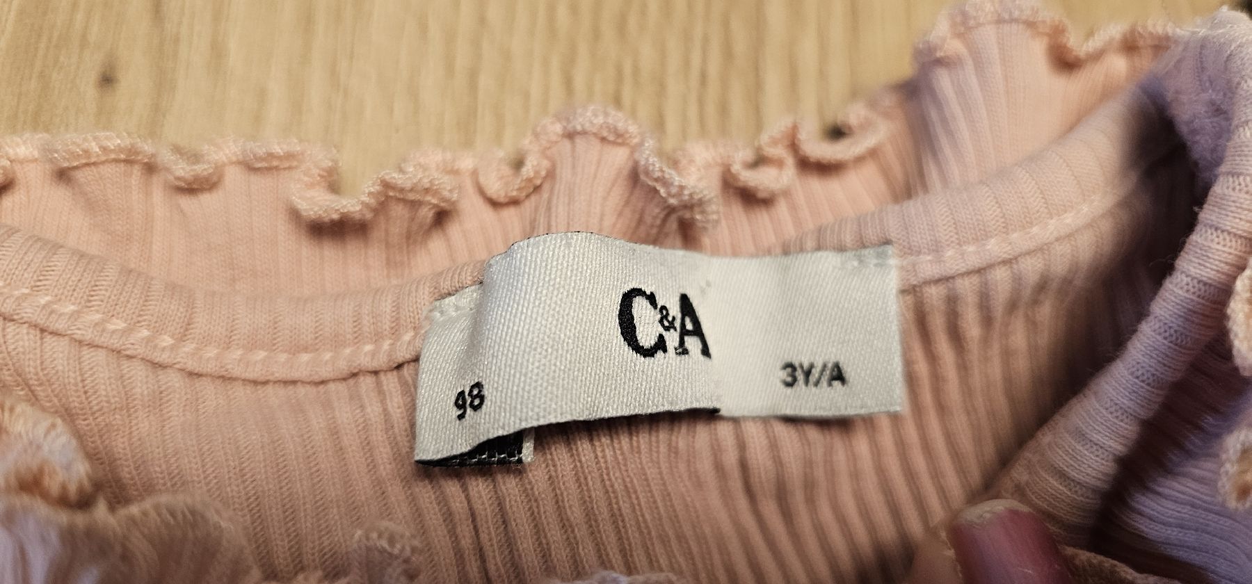 C&A Pullover & Sweatshirts: 2 Langarmshirts C&A Mädchen Grösse 98 – Gebraucht aus Bellach von CoR_M 1