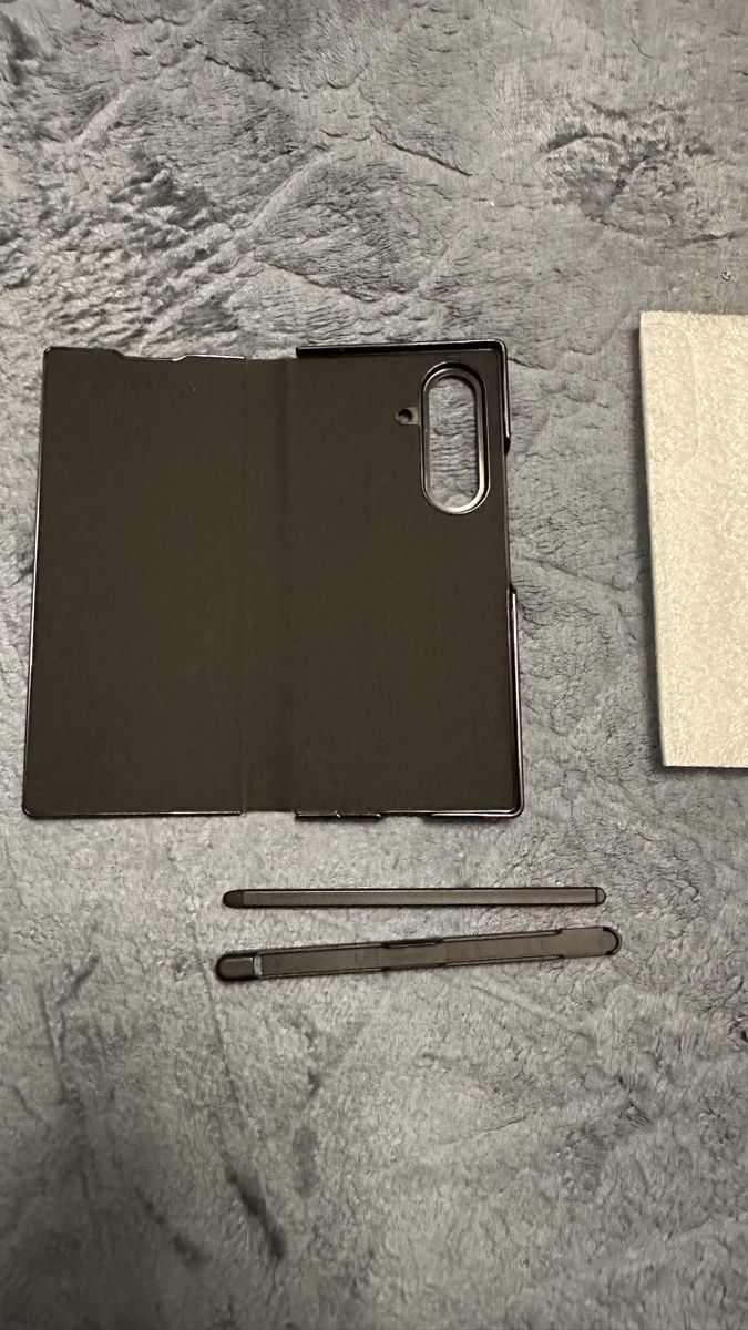 Samsung Cover & Protezioni schermo: Samsung Galaxy Fold 7 Hülle – Nuovo e nell'imballaggio originale da Schlieren venduto da Kamacho 1