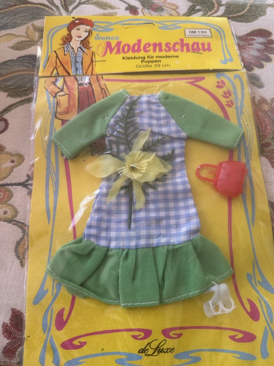 Bambole: 5x Vintage Barbie -Clone Kleider – Usato da Herbriggen venduto da Sehrazade 1