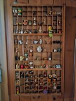 Sammlung kleiner Miniatur-Deko-Objekte für Liebhaber, ein...