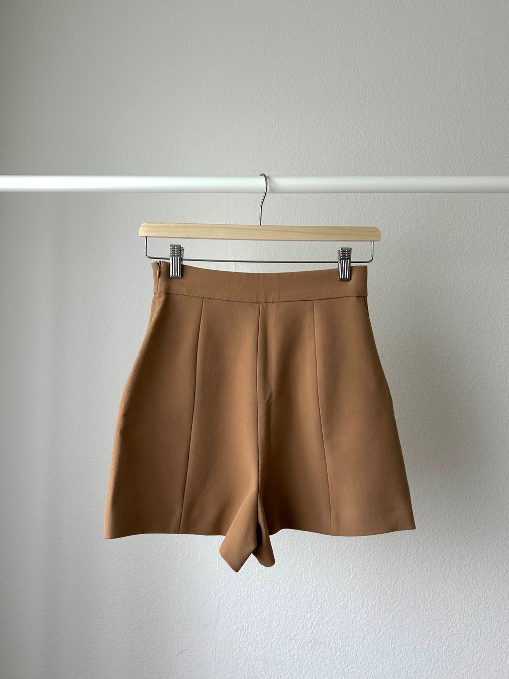 Zara Pantaloni: ZARA high-waist shorts – Nuovo (secondo la descrizione) da Zürich venduto da _nathalie_ 1