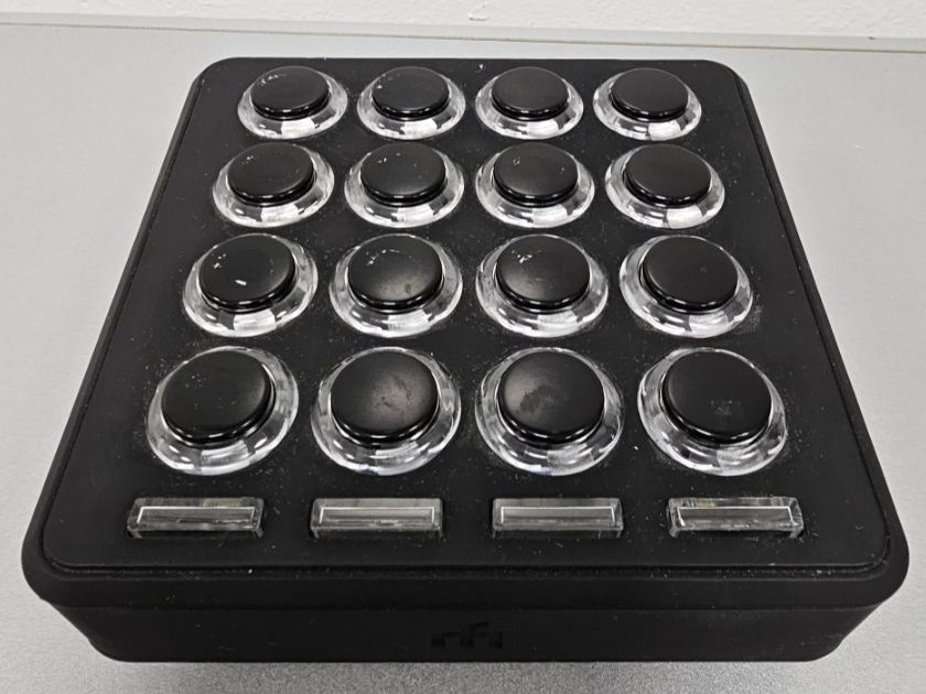 Sistema di controllo: Midi Fighter 3D - TOP Zustand – Nuovo (secondo la descrizione) da Obergerlafingen venduto da C.G.