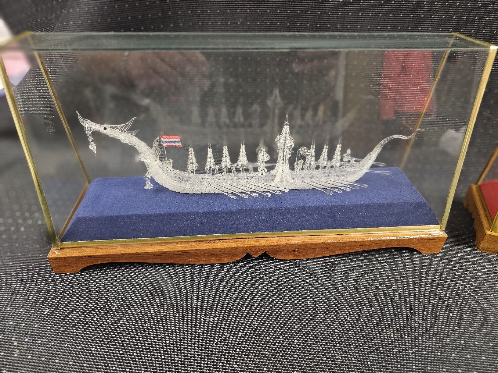 Statuette: Glasvitrine Drachenboot  Schiff Boot Deko Figur – Usato da Mümliswil venduto da Mizzi77 2