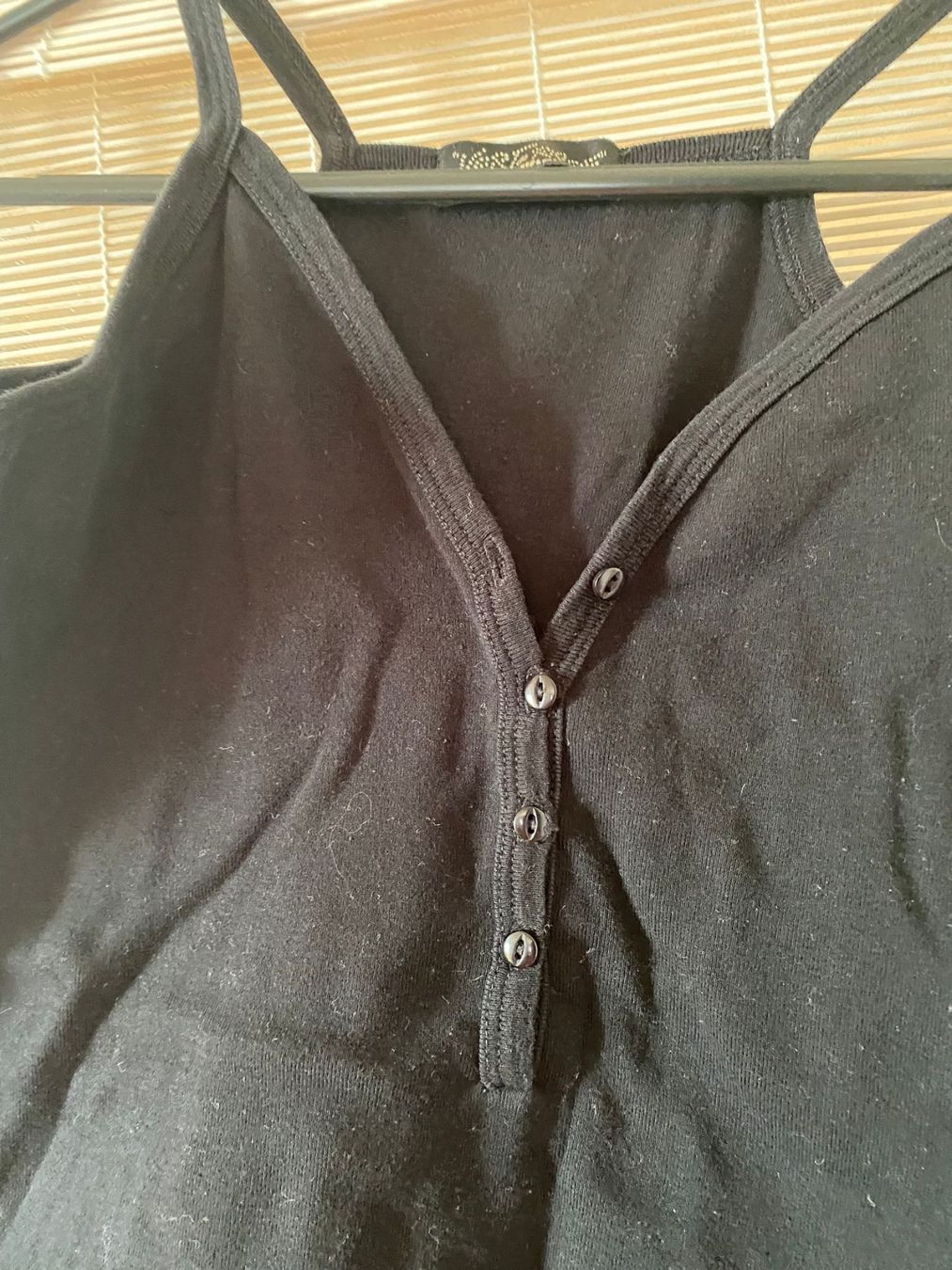 Camicette, T-shirt & Top: Débardeur noir – Usato da Montreux venduto da iza_peche8 1