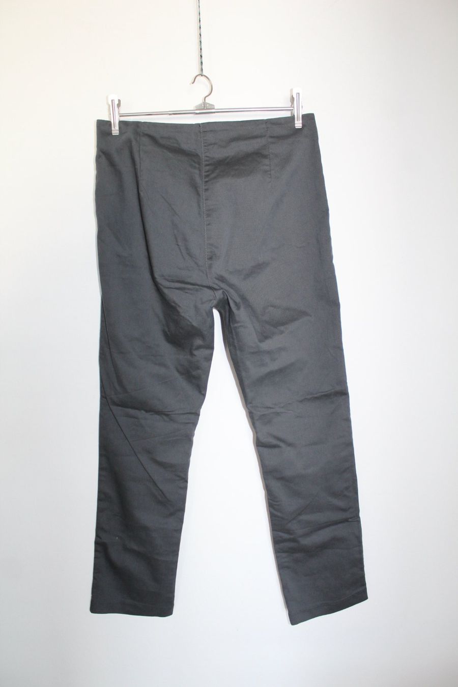 Pantaloni: Graue Damen Stoff Hose, EU-Gr.42 – Usato da Locarno venduto da madame-tus-sauds 1