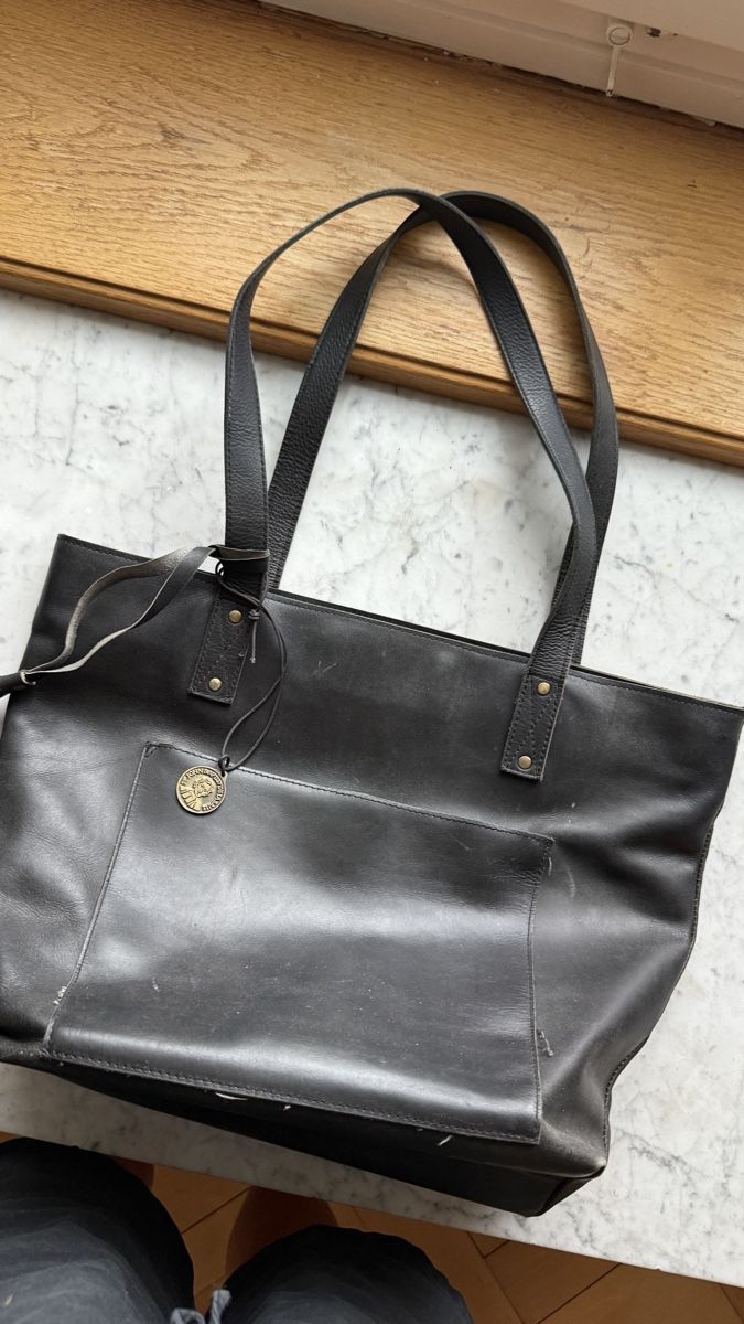 Taschen für Damen: Schwarze Ledertasche – Gebraucht aus Zürich von NorinaAurora 3