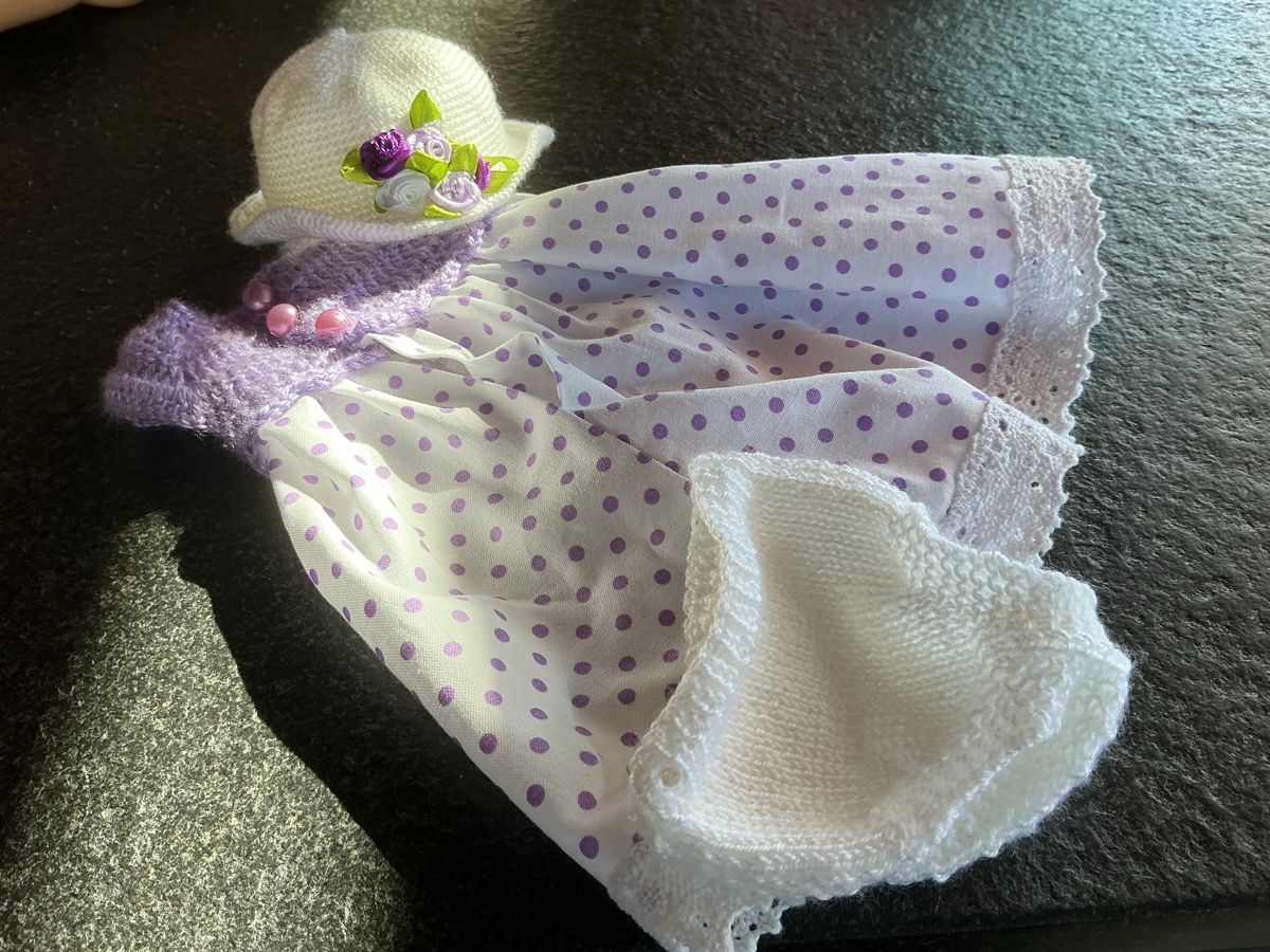 Bambole: Robe, chapeau et culotte pour poupée Sasha – Nuovo (secondo la descrizione) da La Neuveville venduto da tricoly 3