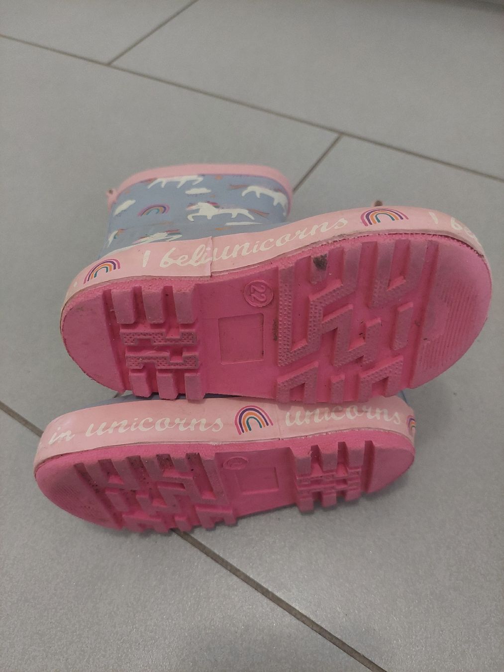 Scarpe per ragazzi: 3 Paar Kinderschuhe Grösse 22 – Usato da Gränichen venduto da JaelRoost 4