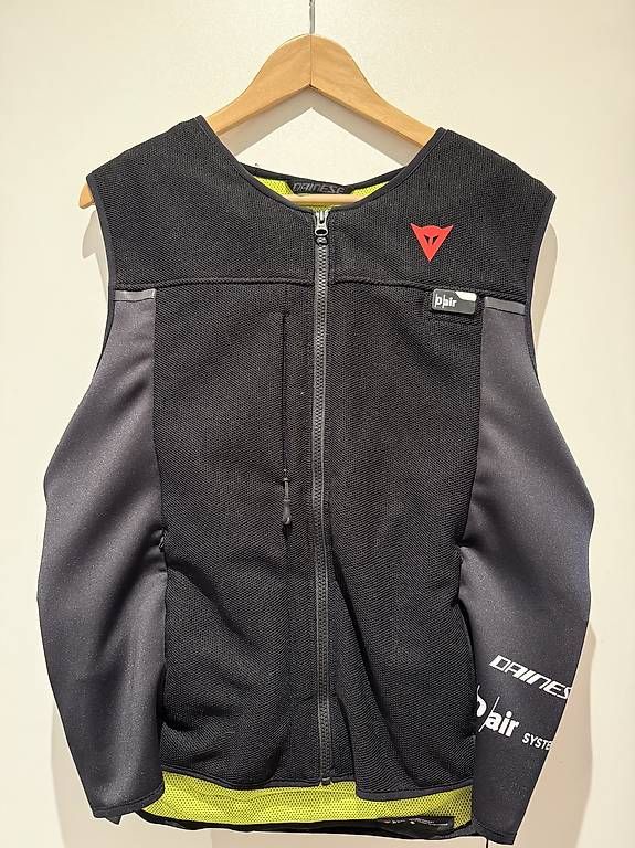 Dainese Schutz & Schoner: Gillet airbag Dainese L – Gebraucht aus Poliez-le-Grand von sen_z9tn