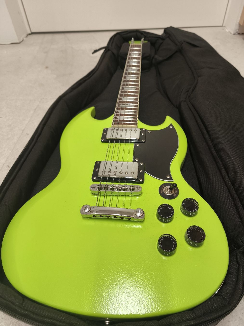 Harley Benton Strumenti musicali: E-Gitarre Harley Benton DC Style Giftgrün – Usato da Zürich venduto da Mai_zt9c 3