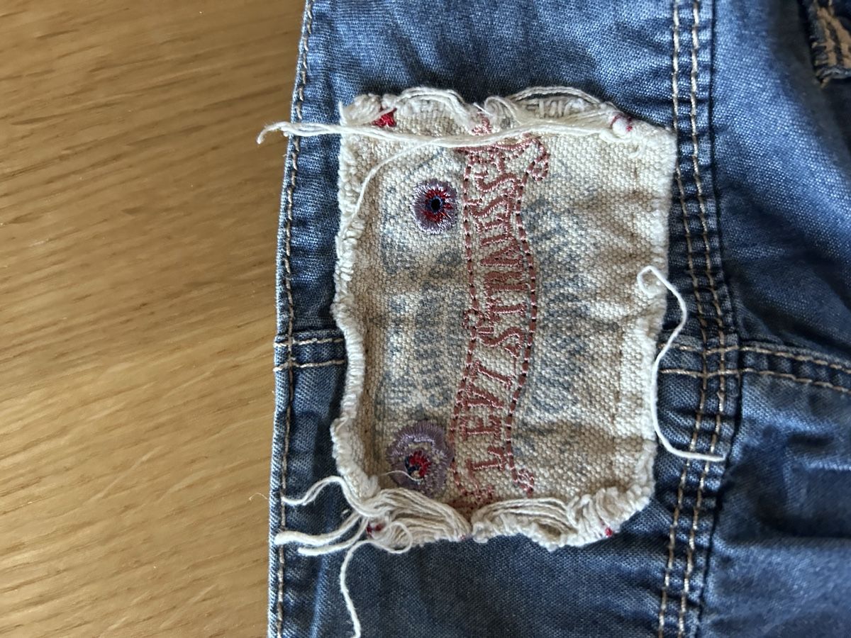 Levi's Pantalons: Short Levi’s 14ans – D'occasion à Daillens par guisepa 4
