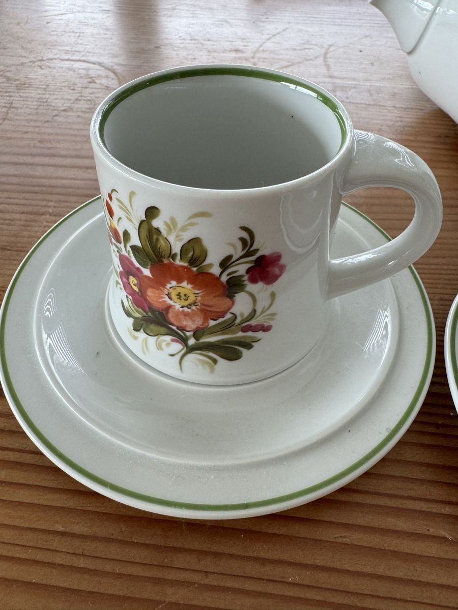 Set di piatti: Retro Kaffeegeschirr mit Blumenmuster , Langenthal  – Usato da Lanzenhäusern venduto da Galaa 7