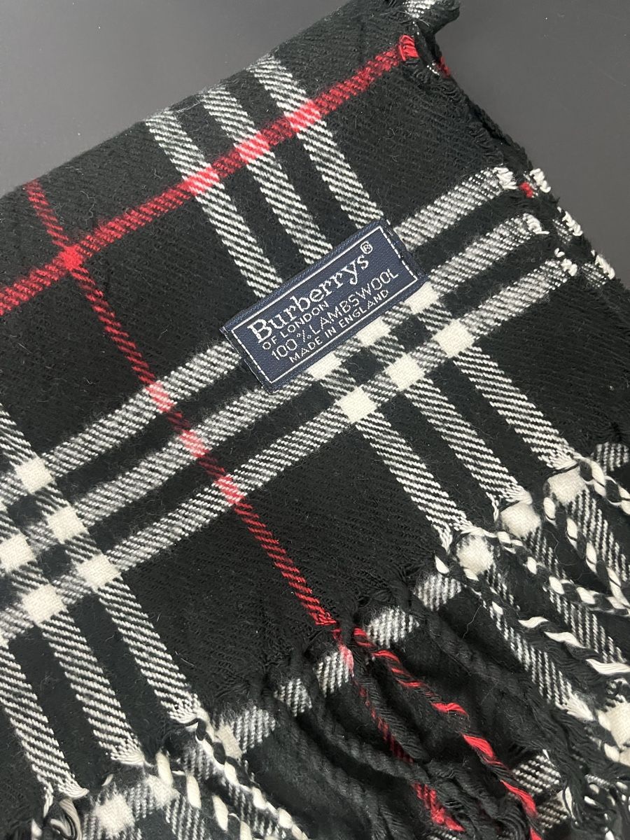 Burberry Foulard & Sciarpe: Écharpe Burberry 100% Laine noir – Nuovo (secondo la descrizione) da Les Avanchets venduto da lunedeneige.shop 1