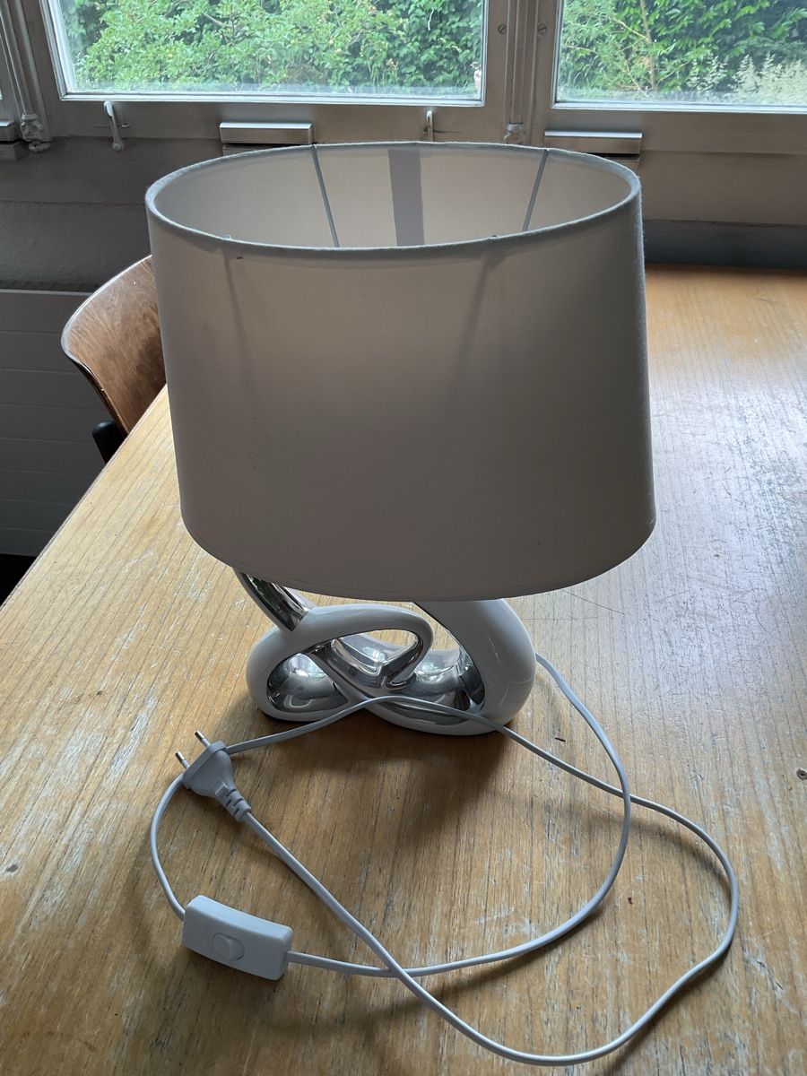Lampade: Tischlampe Keramik White Loops abstrakt 37cm – Usato da Zürich venduto da pathans 1