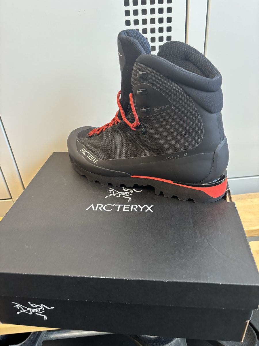 Arcteryx Scarpe da uomo: Neue Arc’teryx Bergschuhe 42.5 – Nuovo e nell'imballaggio originale da La Tour-de-Trême venduto da ValGruyere 1