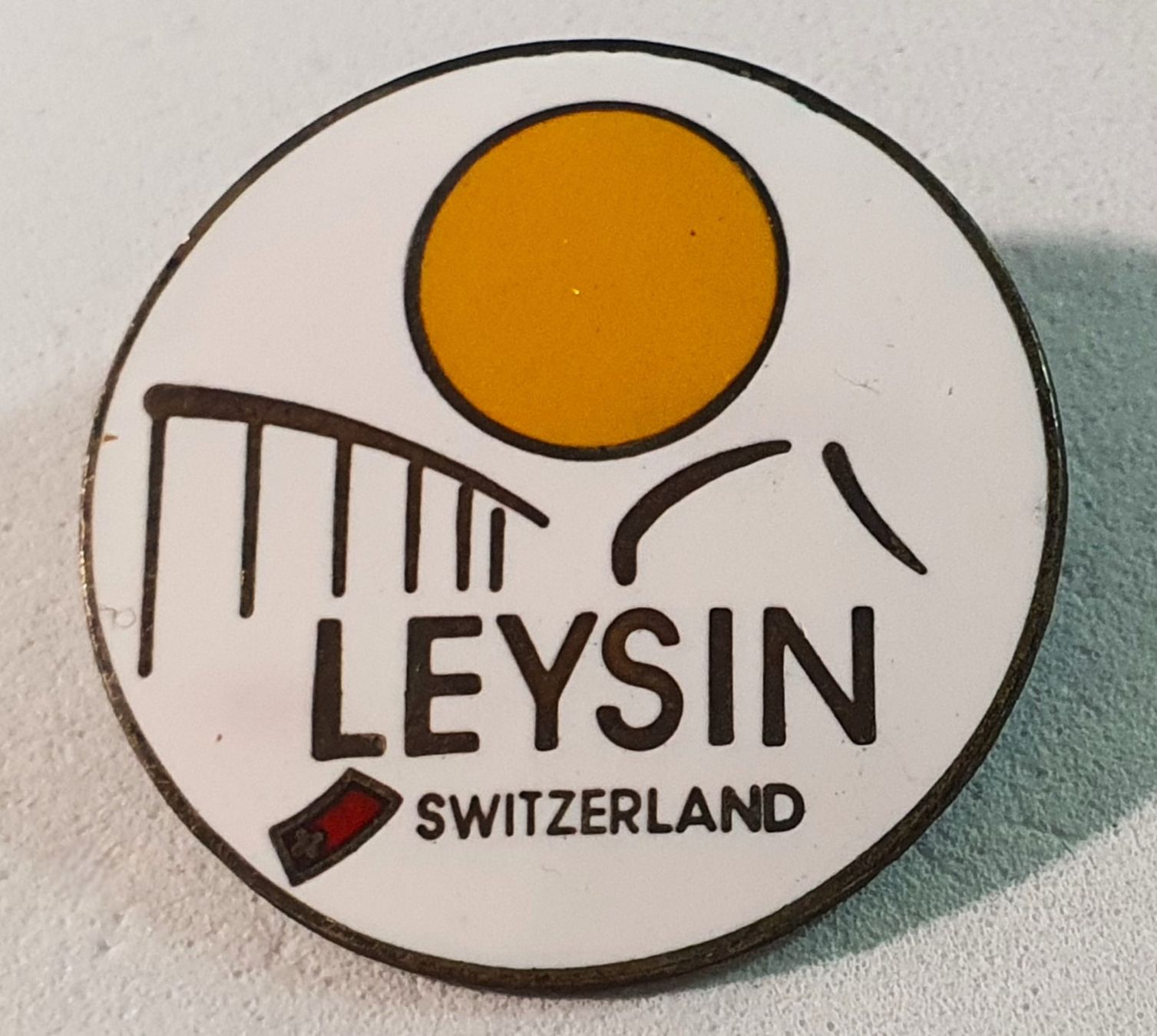 Placchette & Badge: AA982 - Pin LEYSIN Switzerland – Usato da Reinach BL venduto da Boston-Verkauf