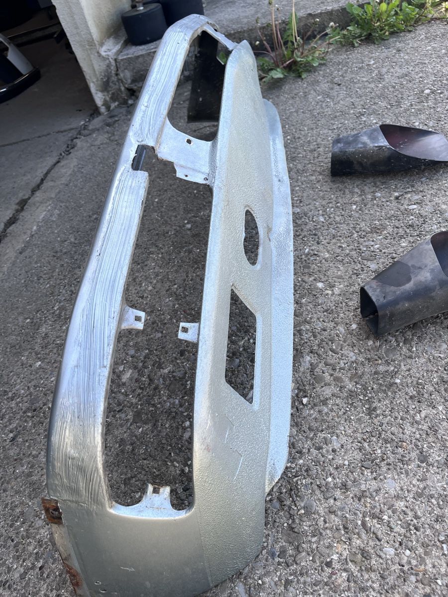 BMW Tutti pezzi di ricambio auto: BMW E28 Frontblech – Usato da Aegerten venduto da Lilly911 1