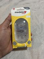 Lot de 2 sucettes Medela Soft Silk 0-6 mois parfait état