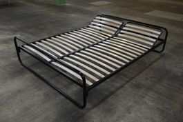 Designer Bett aus Metall