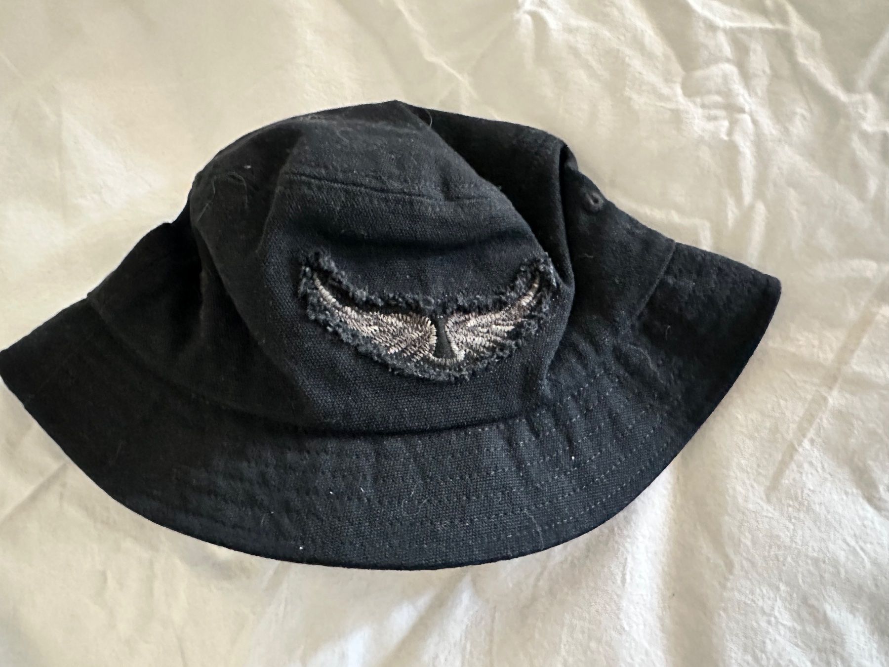 Zadig & Voltaire Copricapi, berretti & cappellini: Zadig & Voltaire bob hat black cotton, new – Nuovo (secondo la descrizione) da Lausanne venduto da kuroneko86