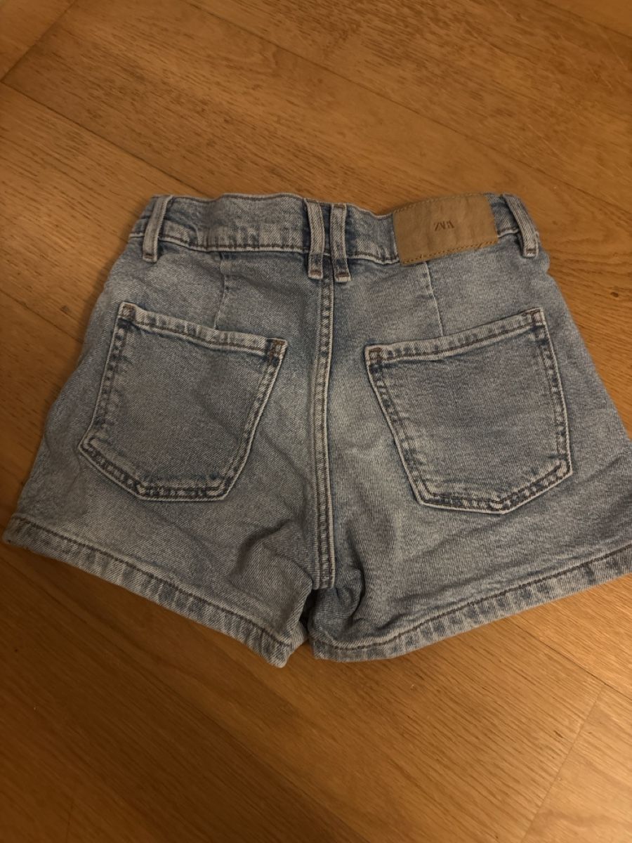 Zara Hosen: Jeanshorts Mädchen ZARA – Gebraucht aus Zuerich von junverhau 1