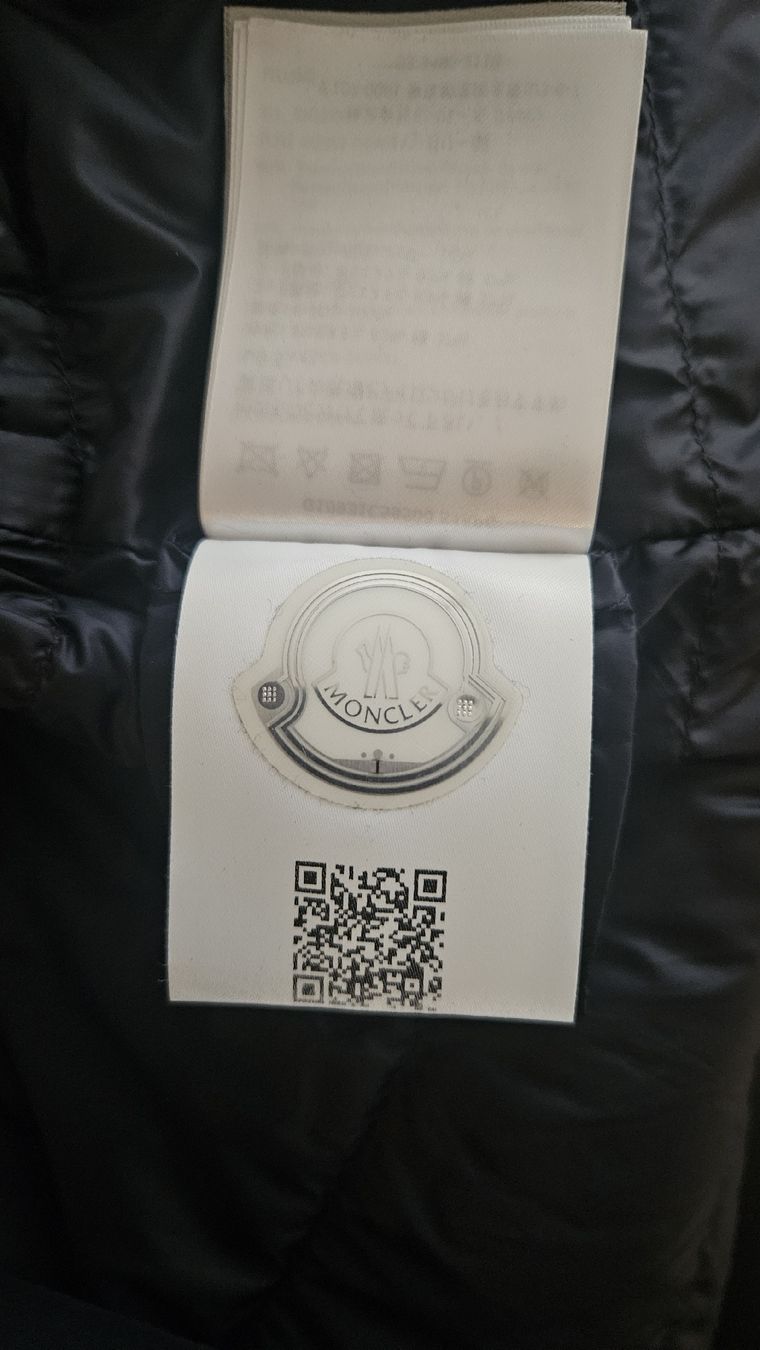Moncler Cappotti: Moncler Daunenjacke Gr. M Blau – Usato da Wetzikon ZH venduto da ELIVNE 4